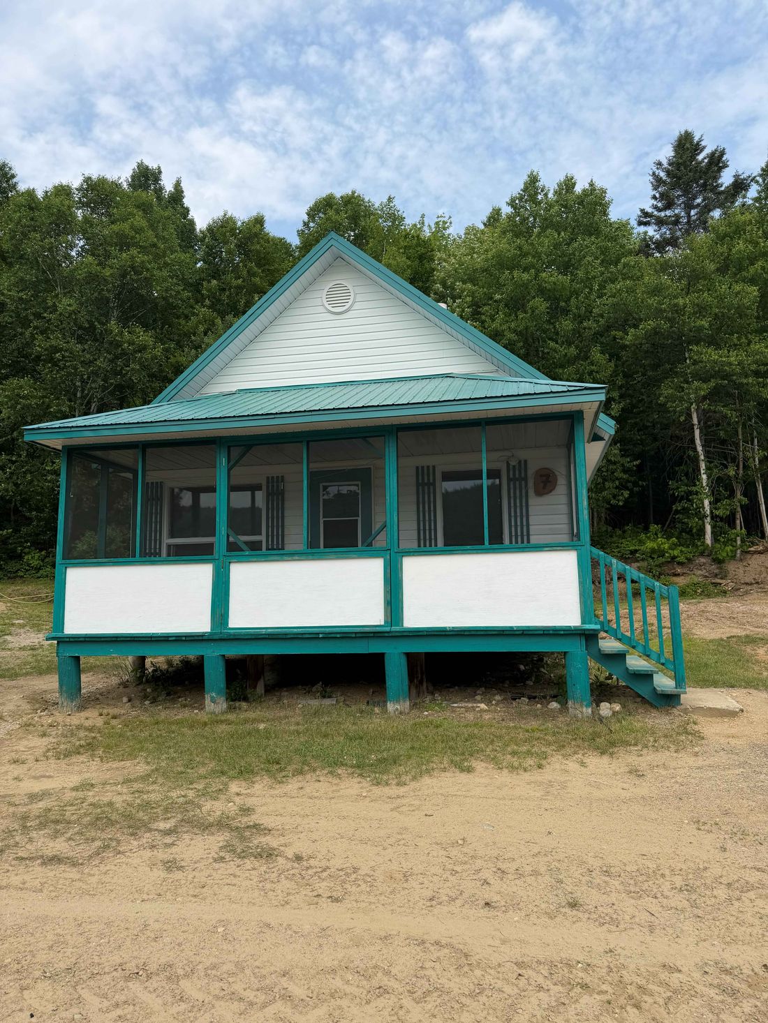 Chalet no 7, avec grande galerie moustiquaire