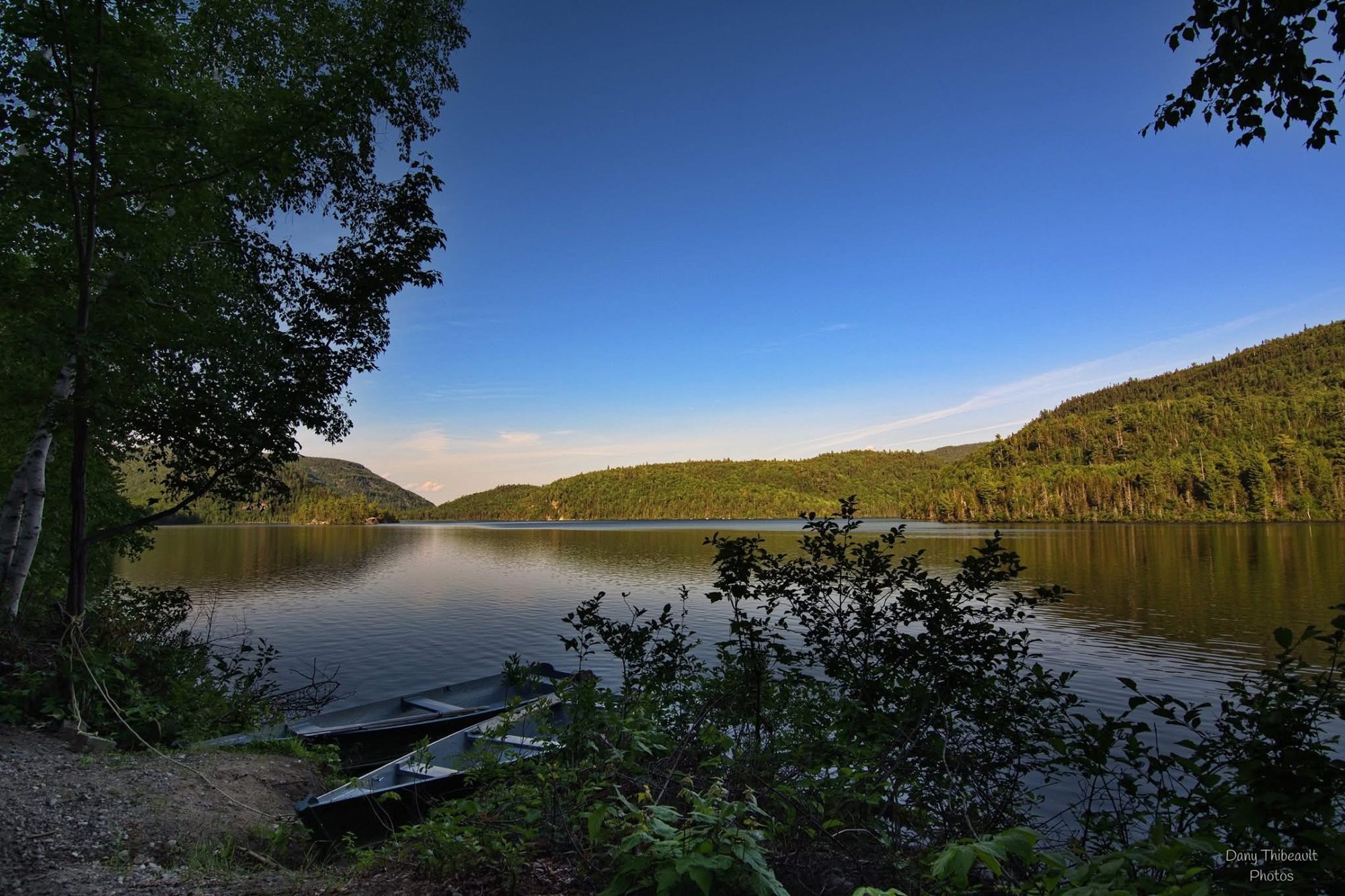 Chaloupes au bord du lac