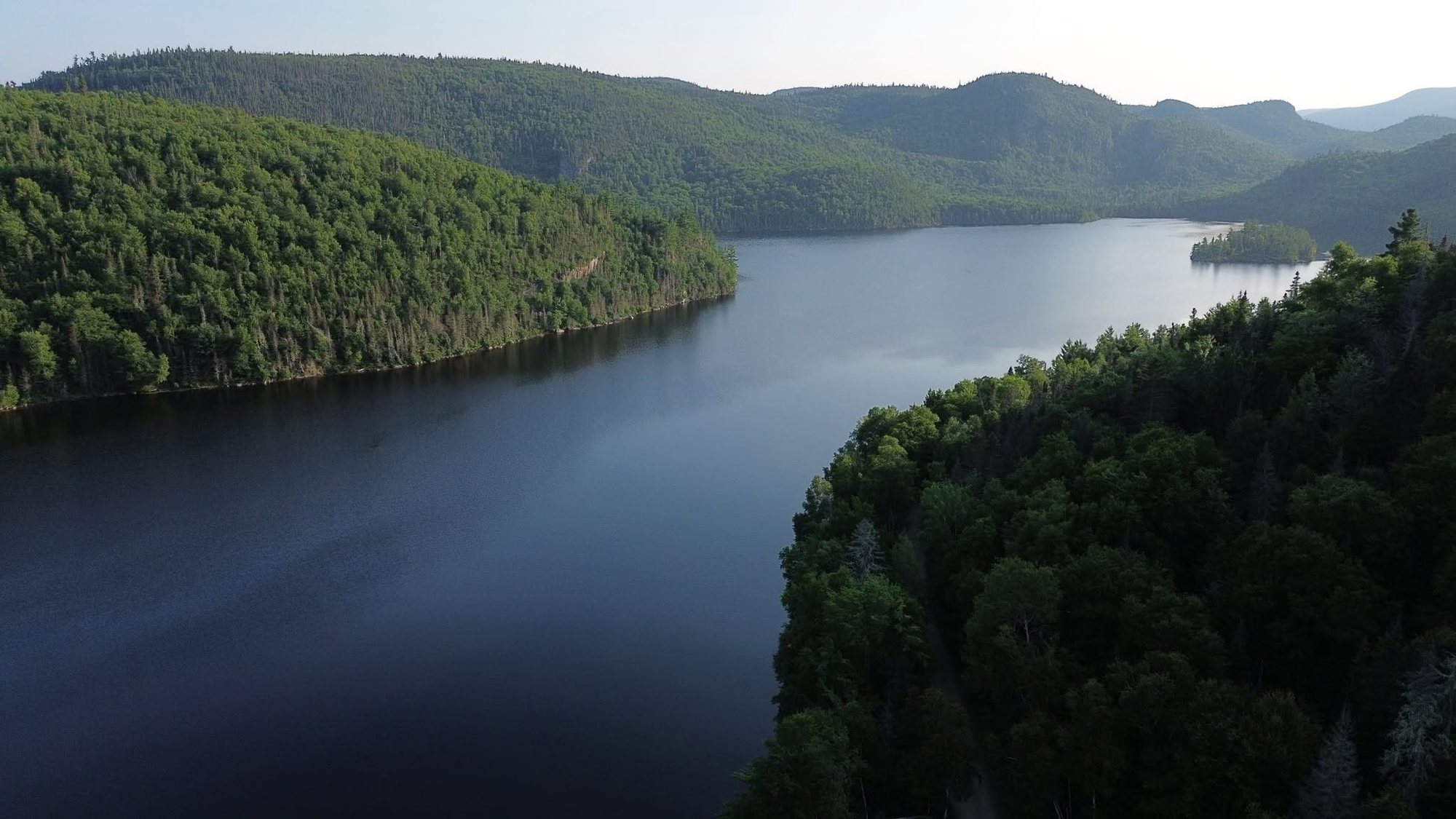 Vue aérienne du lac et du territoire